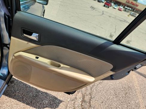 Used 2011 Ford Fusion SE w/ 202A Rapid Spec Order Code FWD image 15