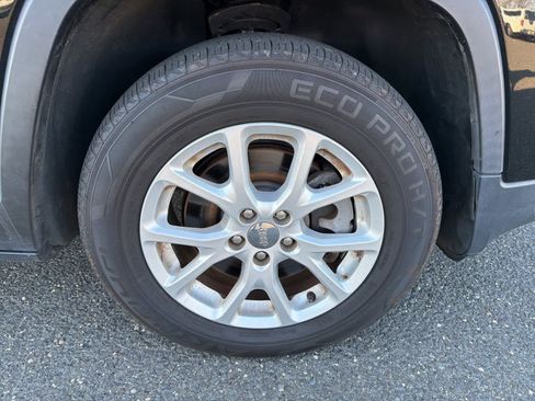 Used 2018 Jeep Cherokee Latitude Plus w/ Comfort/Convenience Group image 25