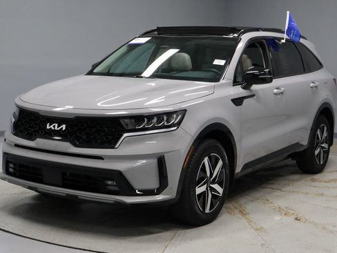 Used 2023 Kia Sorento EX w/ Panoramic Sunroof Package FWD image 8
