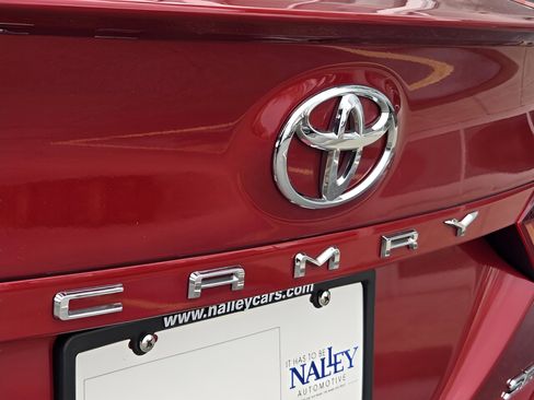 Used 2022 Toyota Camry SE image 30