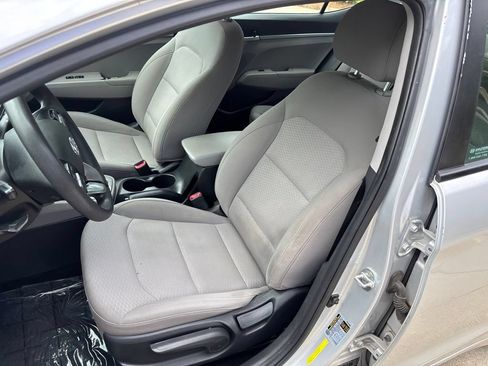Used 2020 Hyundai Elantra SE FWD image 24