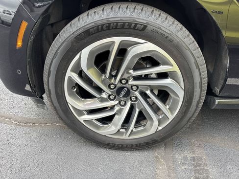 Used 2025 Lincoln Navigator Reserve AWD/4WD image 2