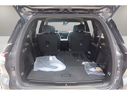 New 2026 Jeep Grand Cherokee L Limited w/ Trailer Tow Package AWD/4WD image 9