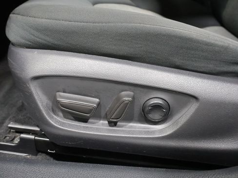 Used 2018 Toyota Camry LE FWD image 10