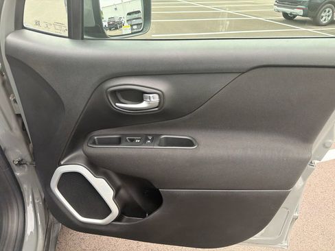 Used 2021 Jeep Renegade Latitude w/ Convenience Group AWD/4WD image 20