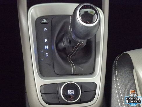 Used 2025 Hyundai Venue SEL FWD image 19