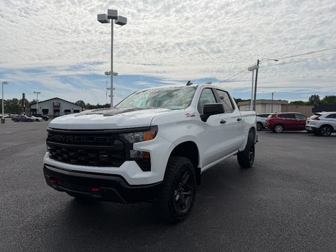 Used 2025 Chevrolet Silverado 1500 Custom Trail Boss AWD/4WD image 4