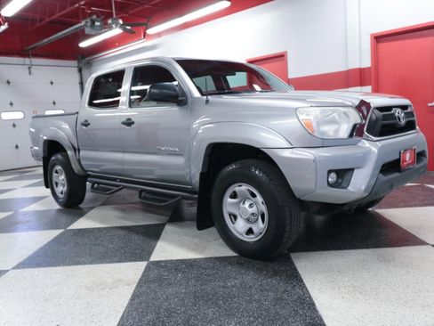 Used 2014 Toyota Tacoma PreRunner w/ SR5 Package image 2