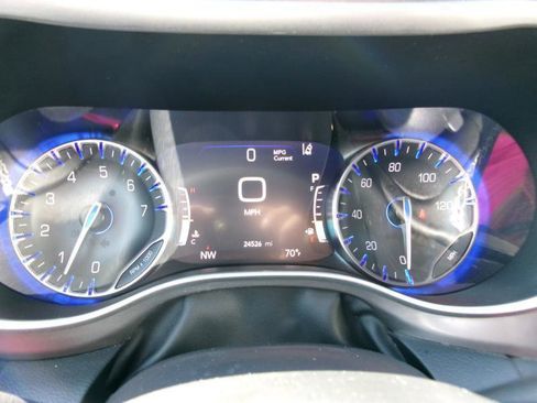 Used 2025 Chrysler Pacifica Select FWD image 16