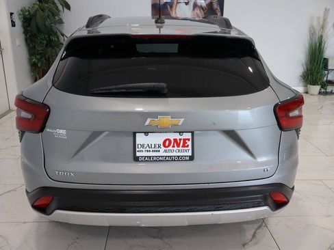Used 2024 Chevrolet Trax LT FWD image 4