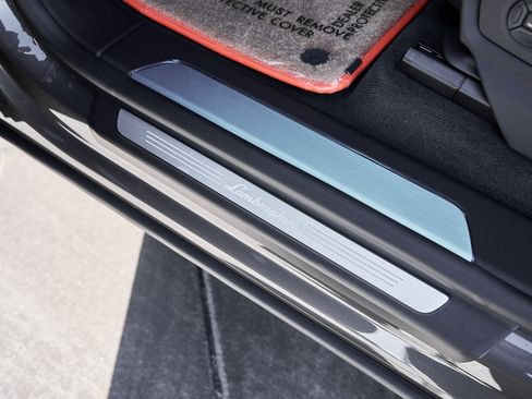 Used 2025 Lamborghini Urus SE image 39