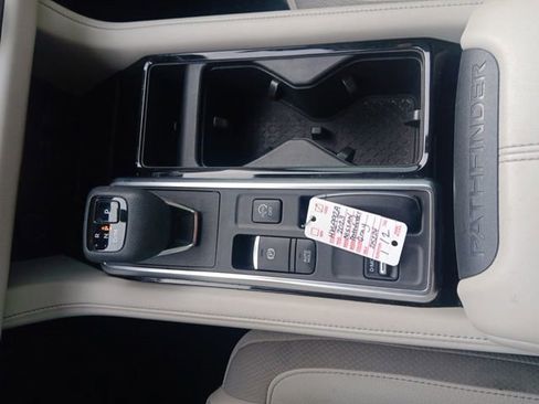 Used 2023 Nissan Pathfinder SL image 23