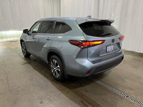 Certified 2024 Toyota Highlander XLE AWD/4WD image 6