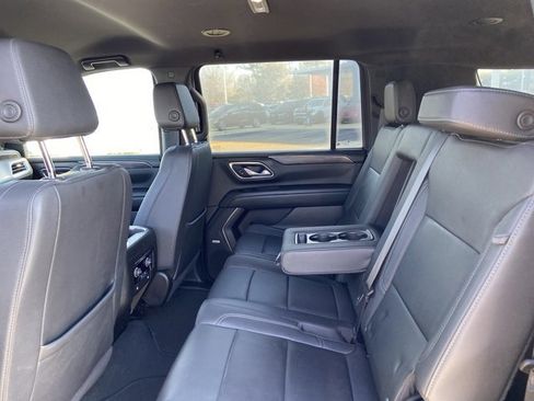 Used 2023 Chevrolet Suburban LT image 16