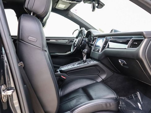 Used 2018 Porsche Macan Sport Edition image 16