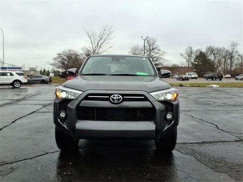 Used 2023 Toyota 4Runner SR5 Premium image 2