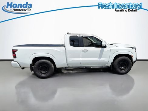 Used 2024 Nissan Frontier SV RWD image 6