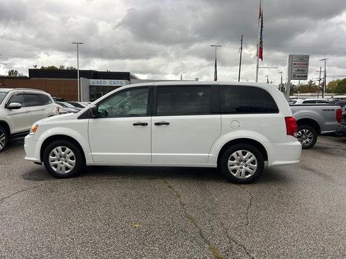 Used 2019 Dodge Grand Caravan SE w/ UConnect Hands-Free Group image 6