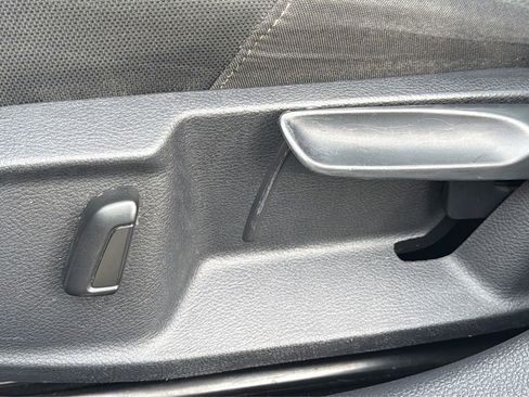 Used 2019 Volkswagen Golf S FWD image 18