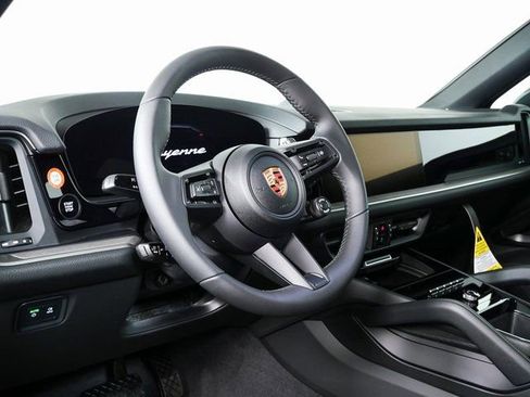 New 2026 Porsche Cayenne Coupe image 4