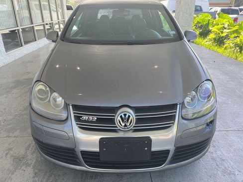 Used 2008 Volkswagen R32 AWD/4WD image 3