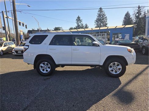 Used 2017 Toyota 4Runner SR5 image 1