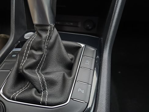 Used 2025 Volkswagen Taos SE image 18