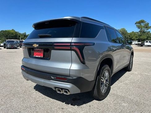 Used 2026 Chevrolet Traverse LT w/ Driver Confidence Package FWD image 5