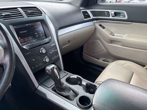 Used 2014 Ford Explorer XLT w/ Equipment Group 202A image 19