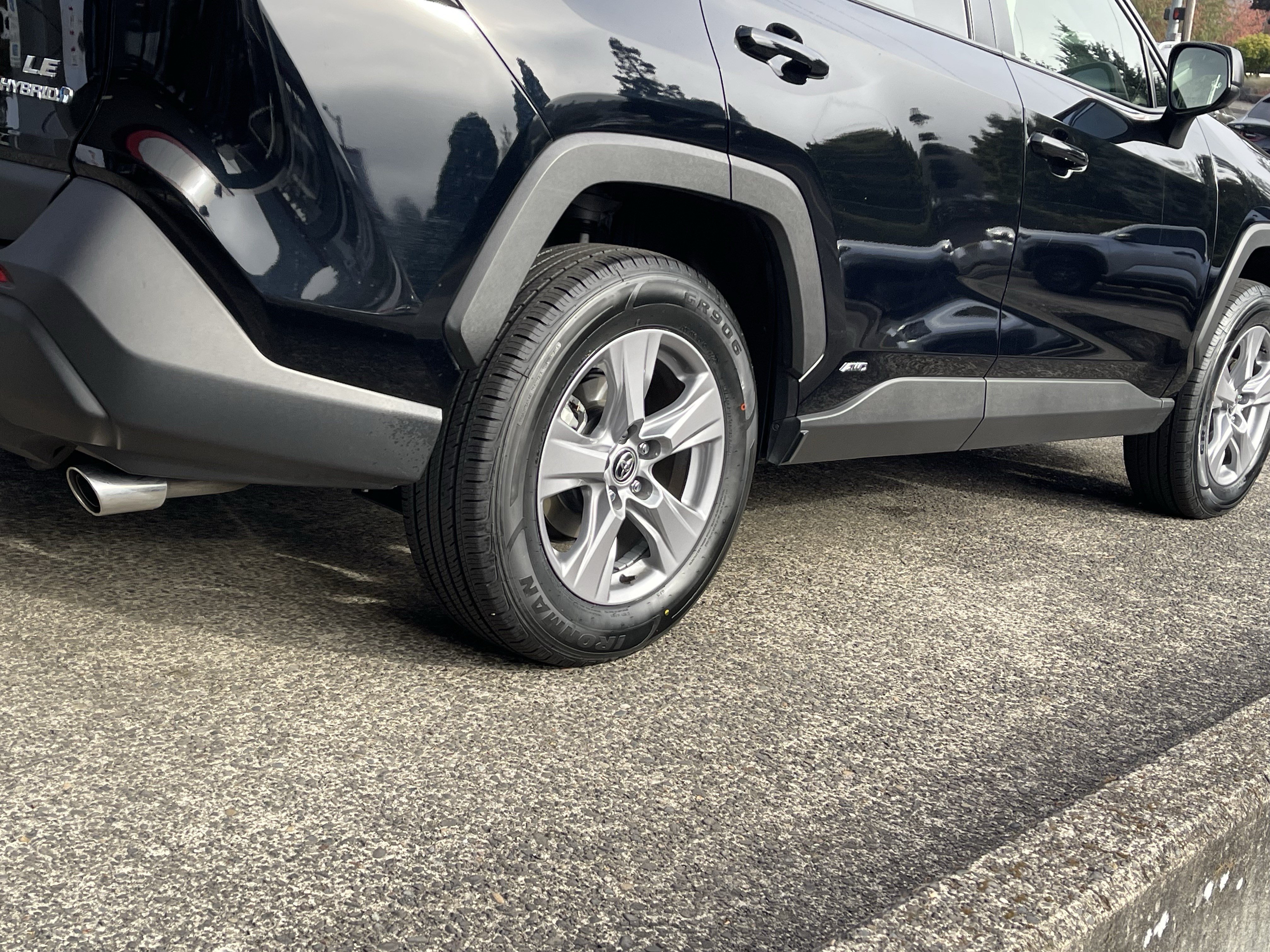 Certified 2023 Toyota RAV4 LE AWD/4WD image 9