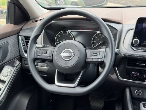 Used 2023 Nissan Rogue SV AWD/4WD image 20