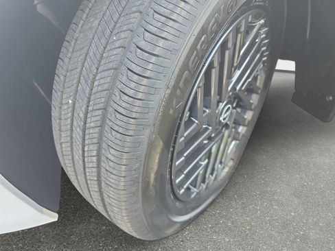 New 2026 Nissan Sentra SV w/ SV Convenience Package FWD image 31