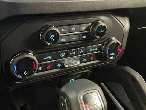 New 2025 Ford Bronco Outer Banks w/ Sasquatch Package image 25