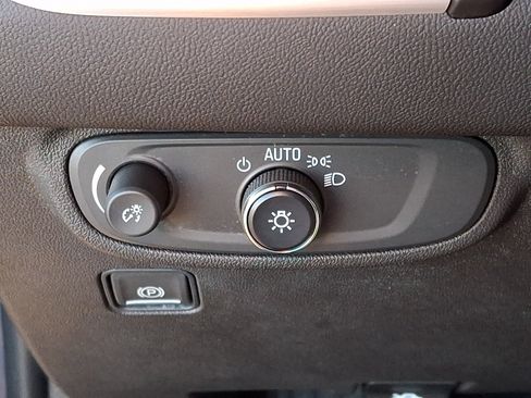 Used 2023 GMC Terrain SLE w/ Driver Convenience Package FWD image 27