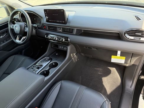 New 2025 Honda Pilot Touring image 12