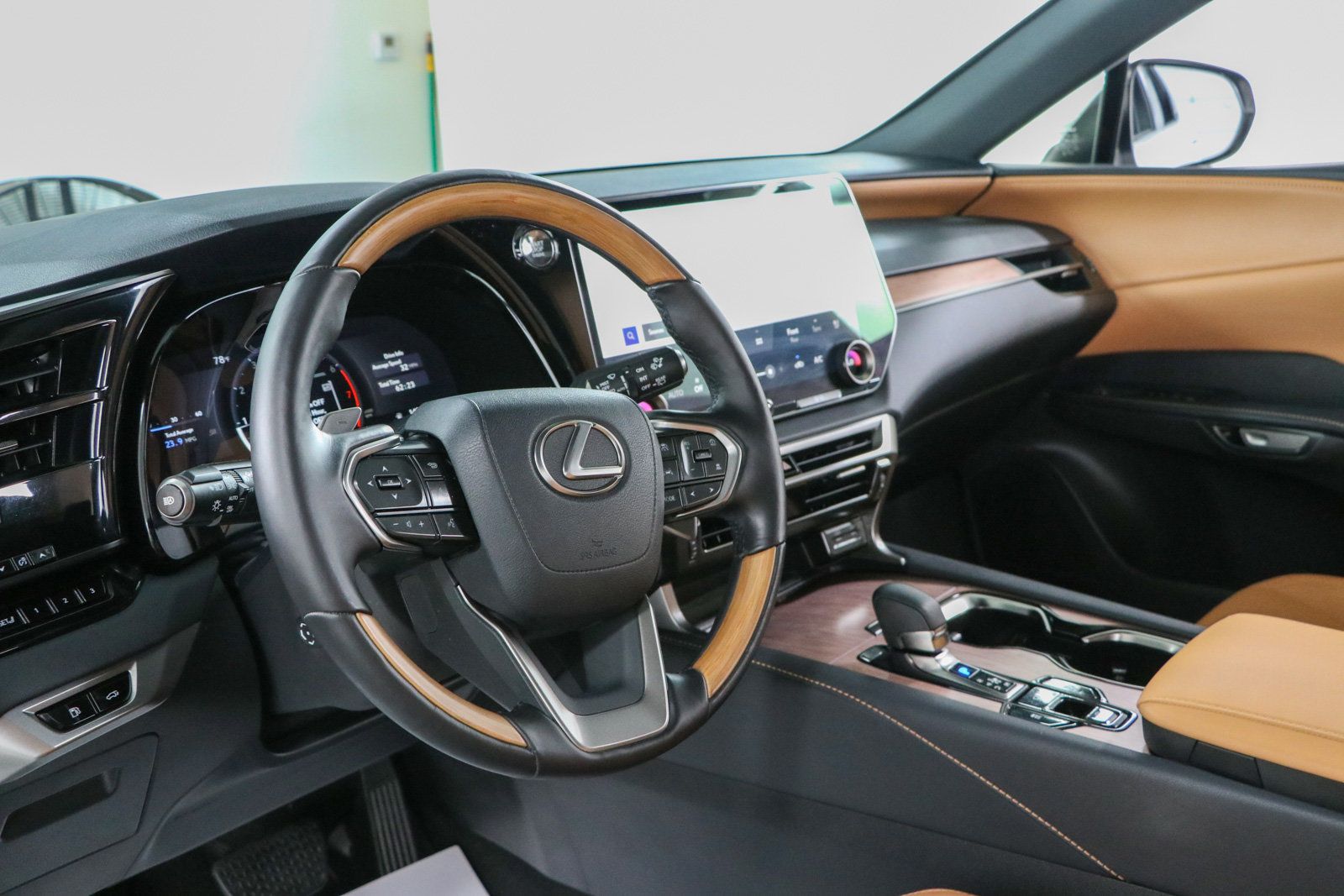 Used 2025 Lexus RX 350 Premium w/ Accessory Package (Z1) FWD image 23