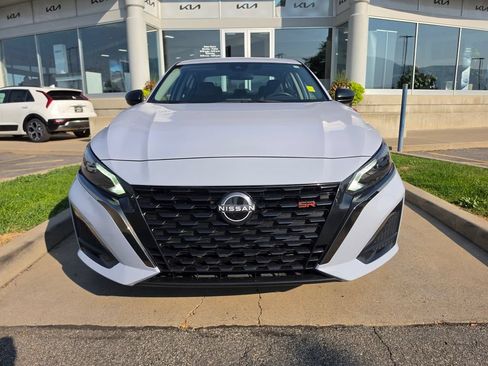 Used 2024 Nissan Altima 2.5 SR FWD image 2