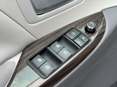Used 2016 Toyota Sienna XLE FWD image 20