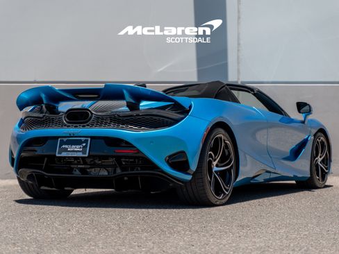 Used 2024 McLaren 750S Spider RWD image 7