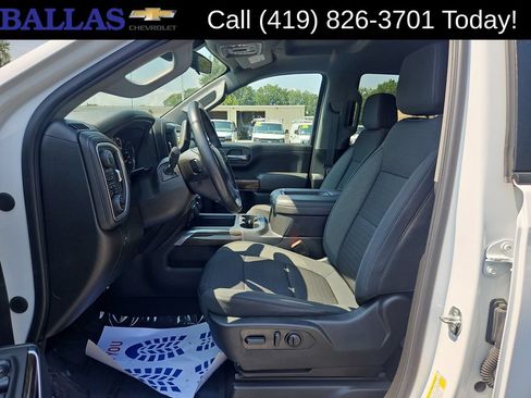 Certified 2022 Chevrolet Silverado 1500 RST w/ Redline Edition AWD/4WD image 9