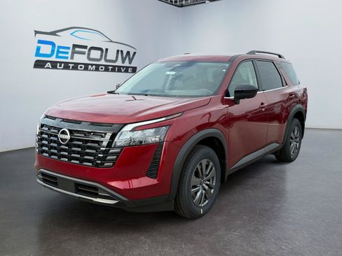 Used 2026 Nissan Pathfinder SV AWD/4WD image 7