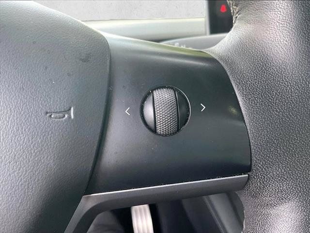 Used 2023 Tesla Model Y Performance AWD/4WD image 19