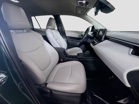 Used 2026 Toyota Corolla Cross LE image 29