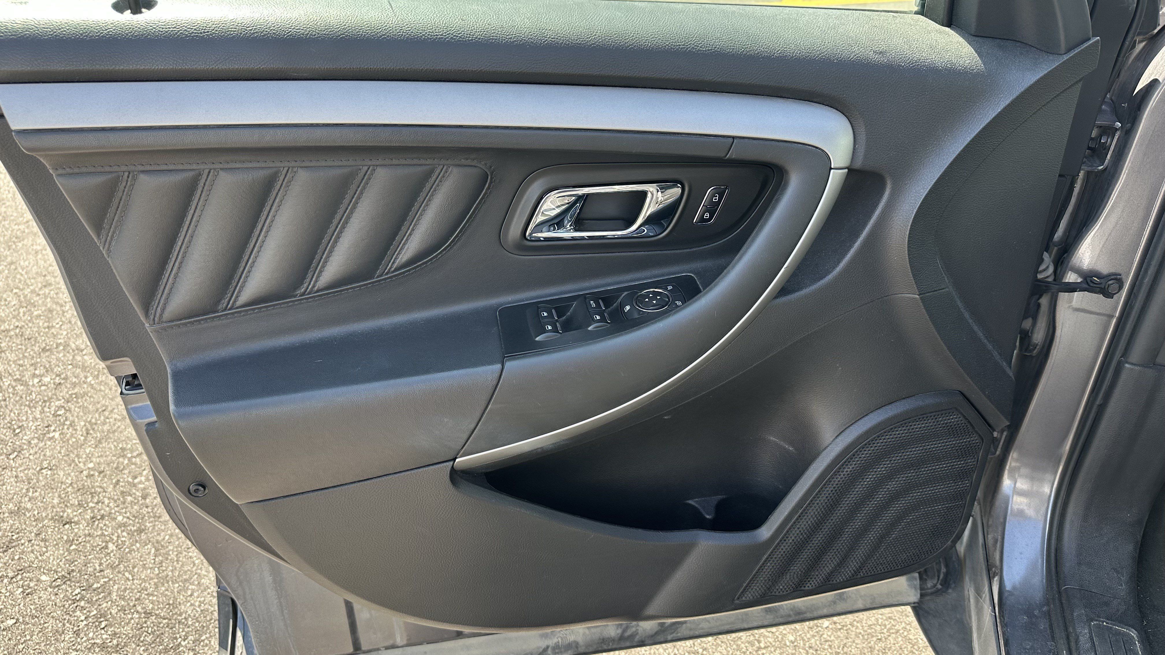 Used 2013 Ford Taurus SEL FWD image 16