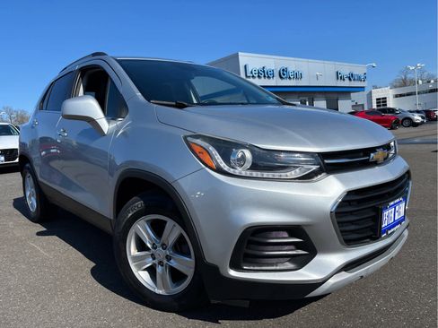 Used 2018 Chevrolet Trax LT w/ LT Convenience Package image 2