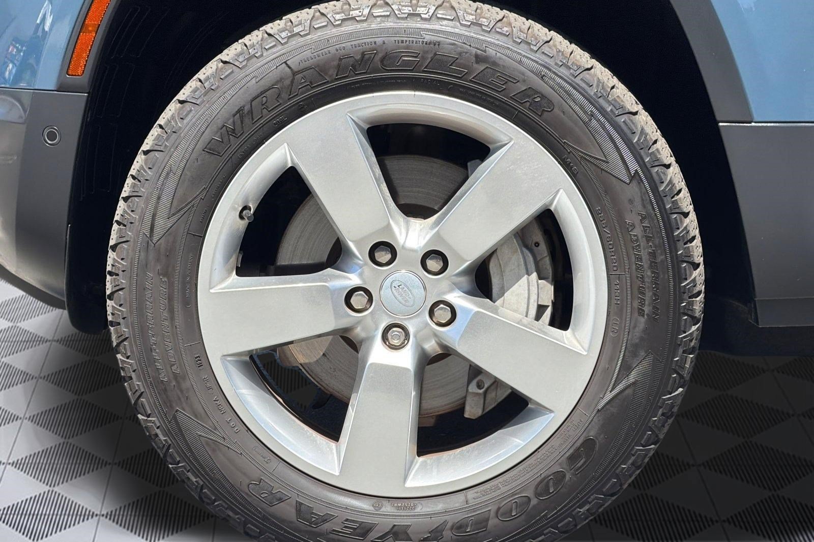 Used 2023 Land Rover Defender 110 SE AWD/4WD image 13