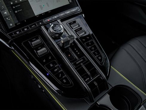 New 2026 Aston Martin V8 Vantage Roadster image 28