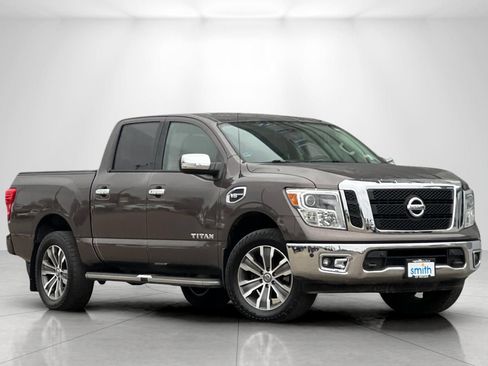 Used 2017 Nissan Titan SL AWD/4WD image 2