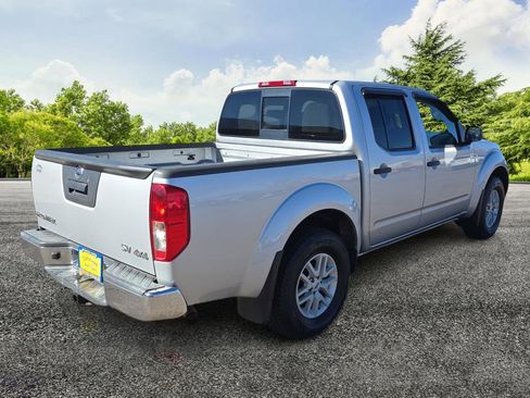 Used 2019 Nissan Frontier SV image 7
