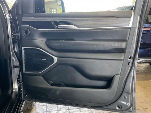 Used 2024 Jeep Wagoneer Series III image 24